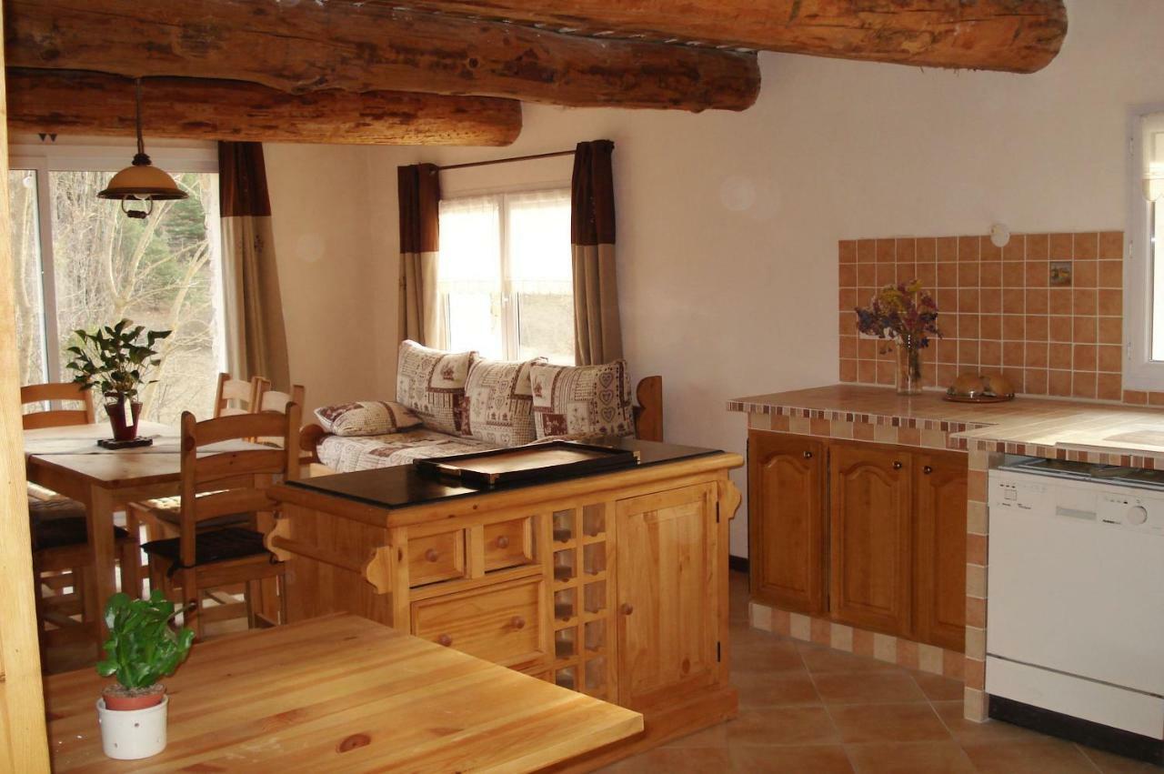 Gites Les Costoliers Chateauneuf-Miravail Экстерьер фото