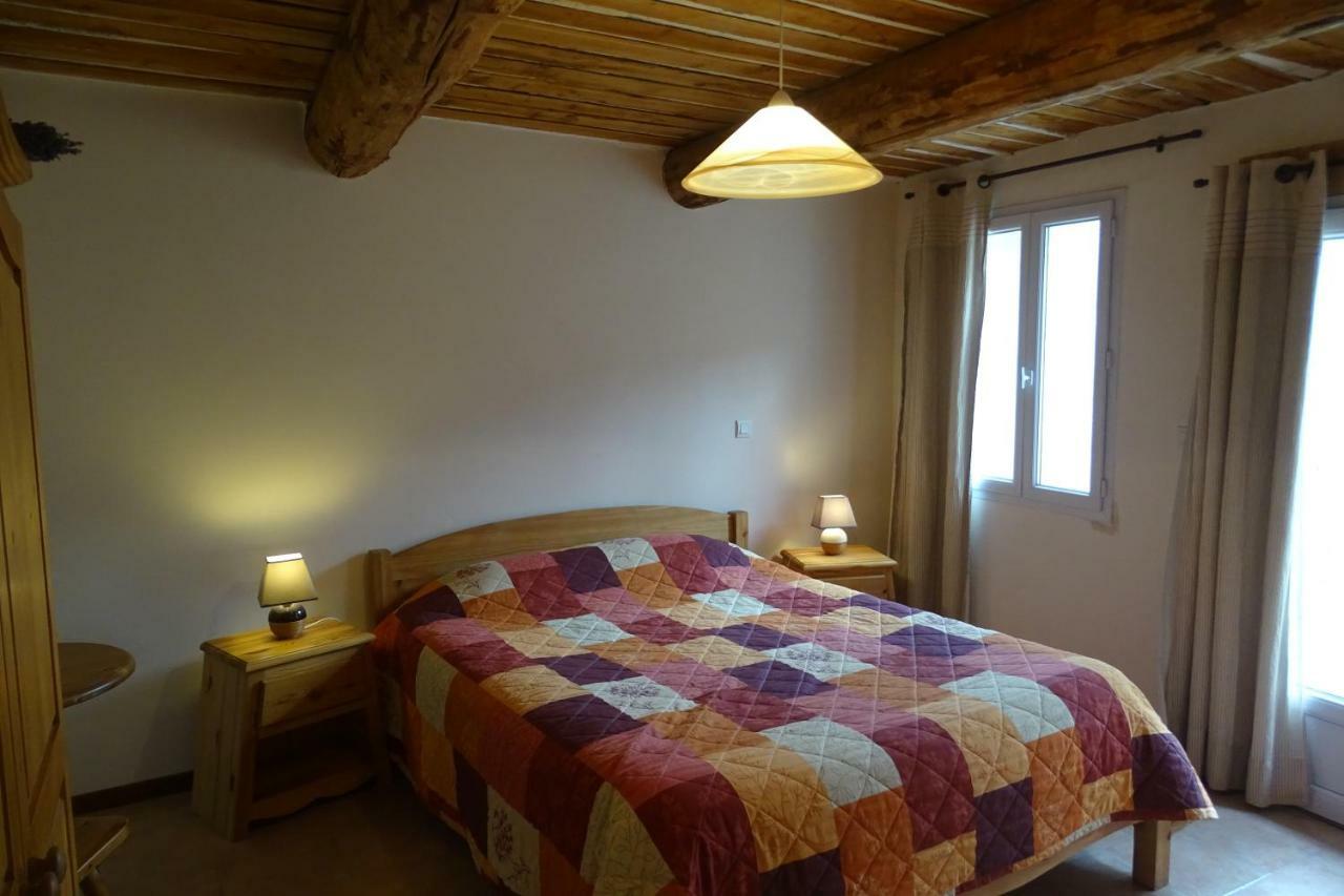Gites Les Costoliers Chateauneuf-Miravail Экстерьер фото