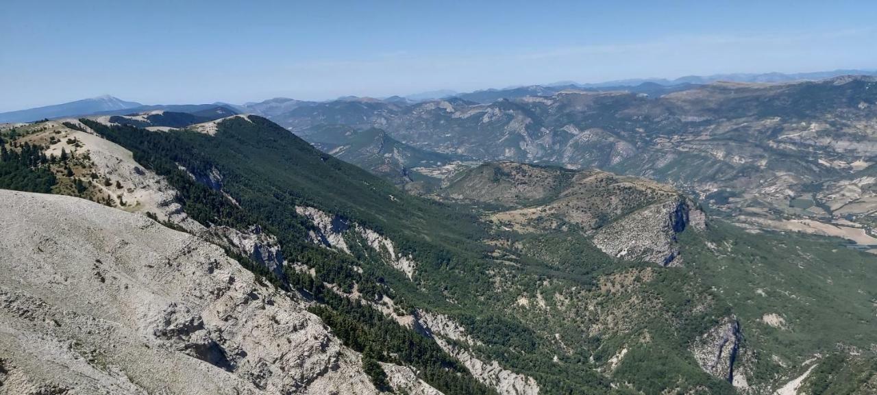 Gites Les Costoliers Chateauneuf-Miravail Экстерьер фото