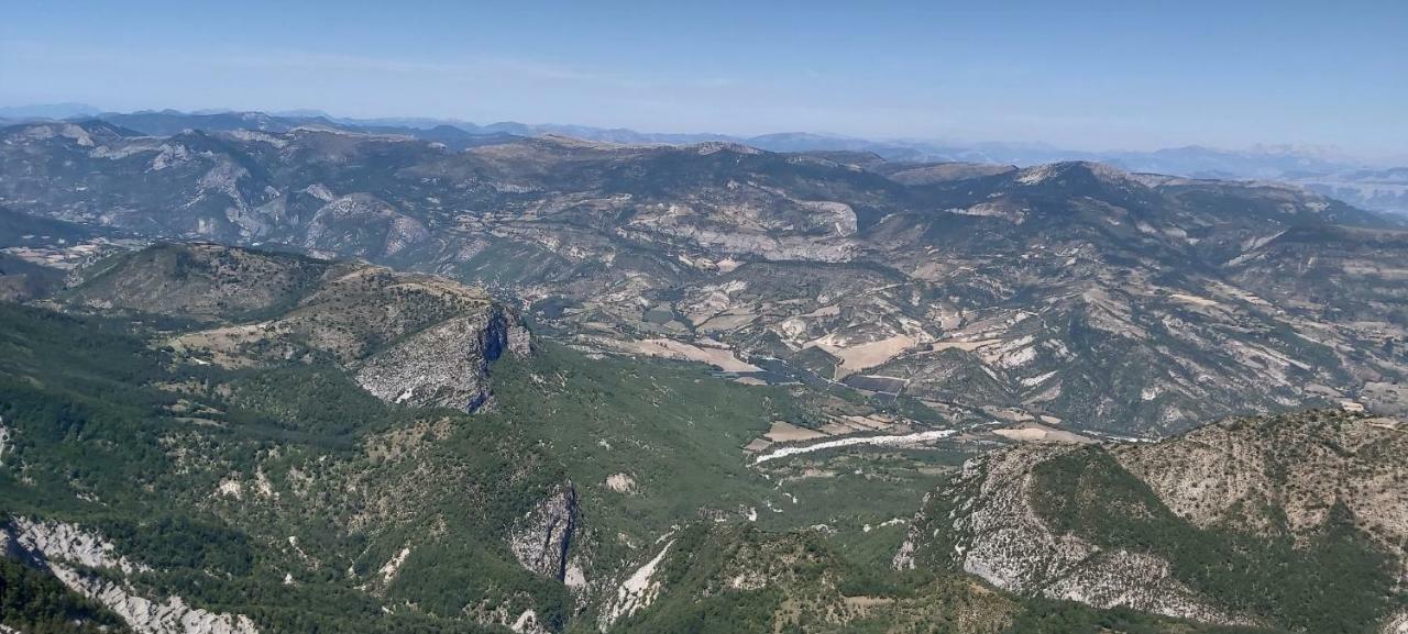 Gites Les Costoliers Chateauneuf-Miravail Экстерьер фото