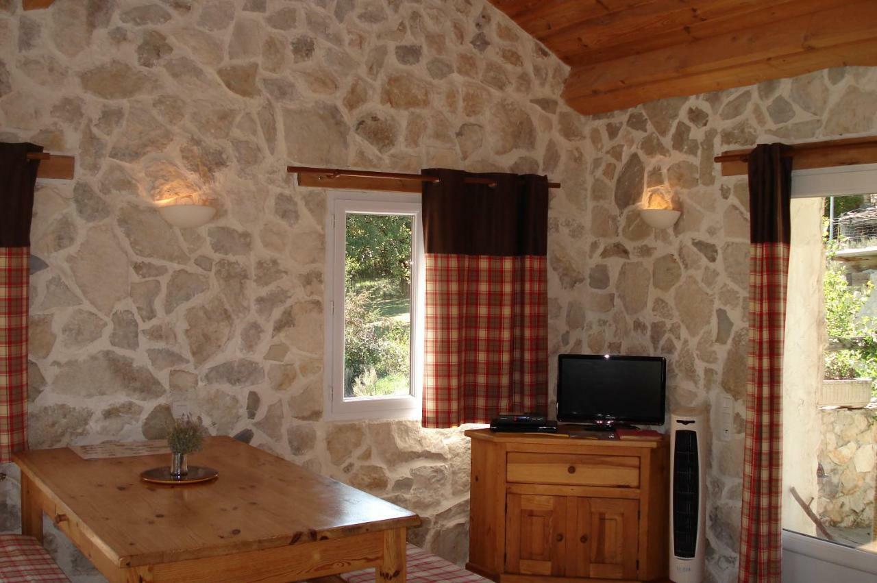 Gites Les Costoliers Chateauneuf-Miravail Экстерьер фото
